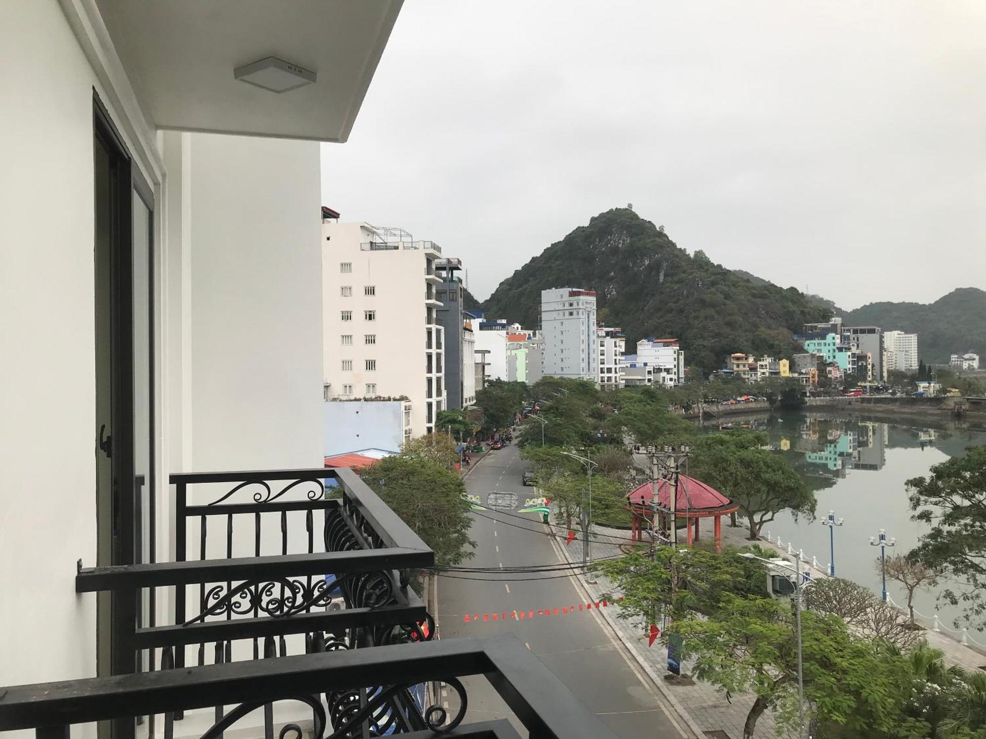 Sea Balcony Hotel Dong Khe Sau Bagian luar foto
