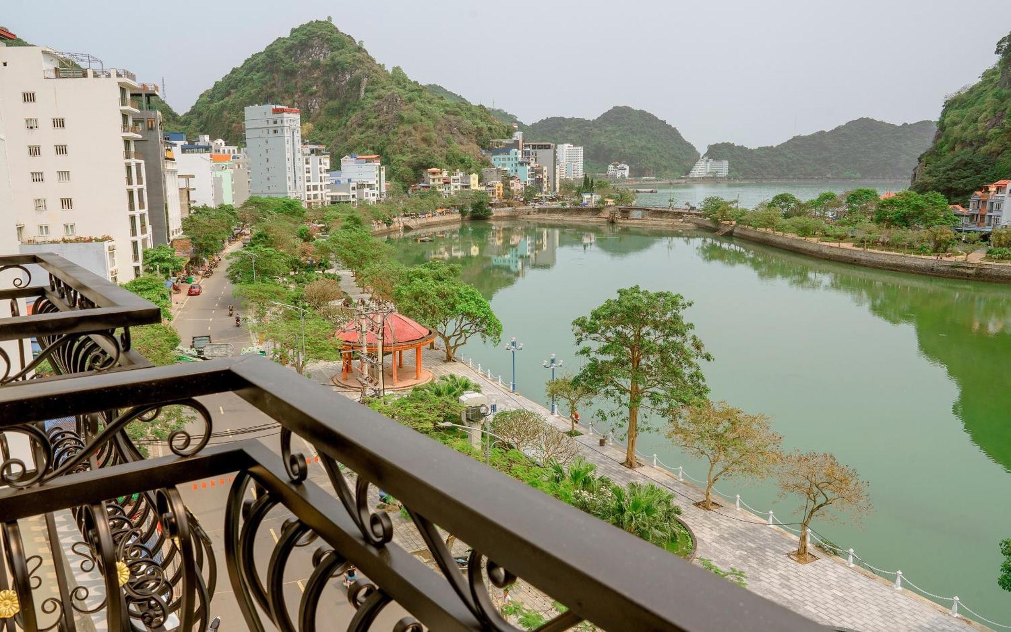 Sea Balcony Hotel Dong Khe Sau Bagian luar foto