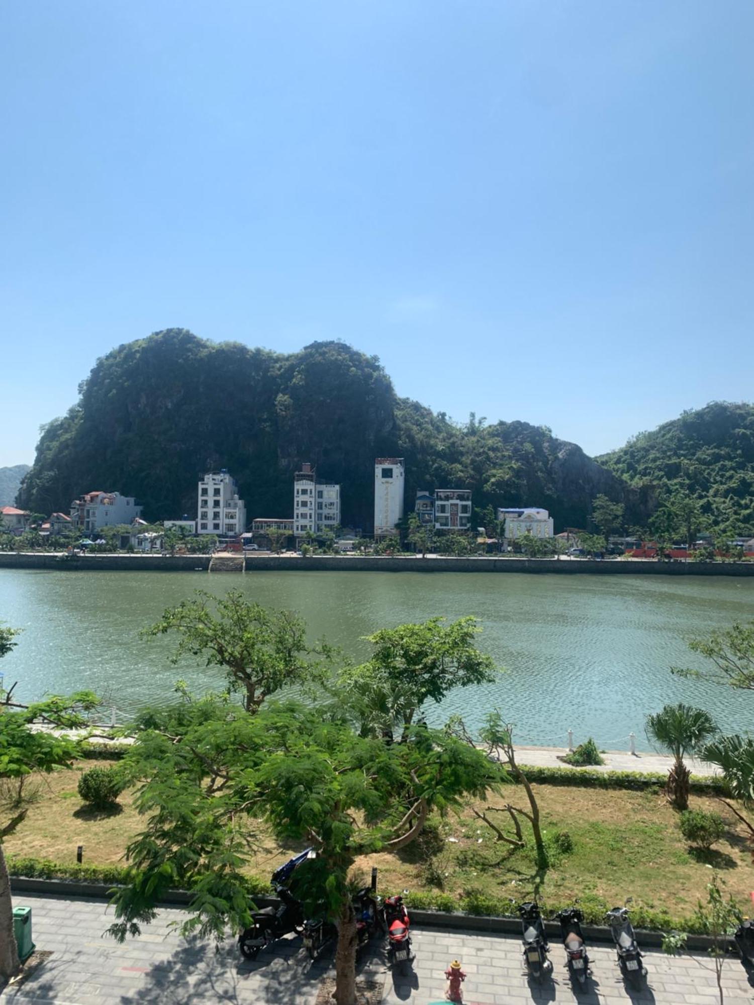 Sea Balcony Hotel Dong Khe Sau Bagian luar foto